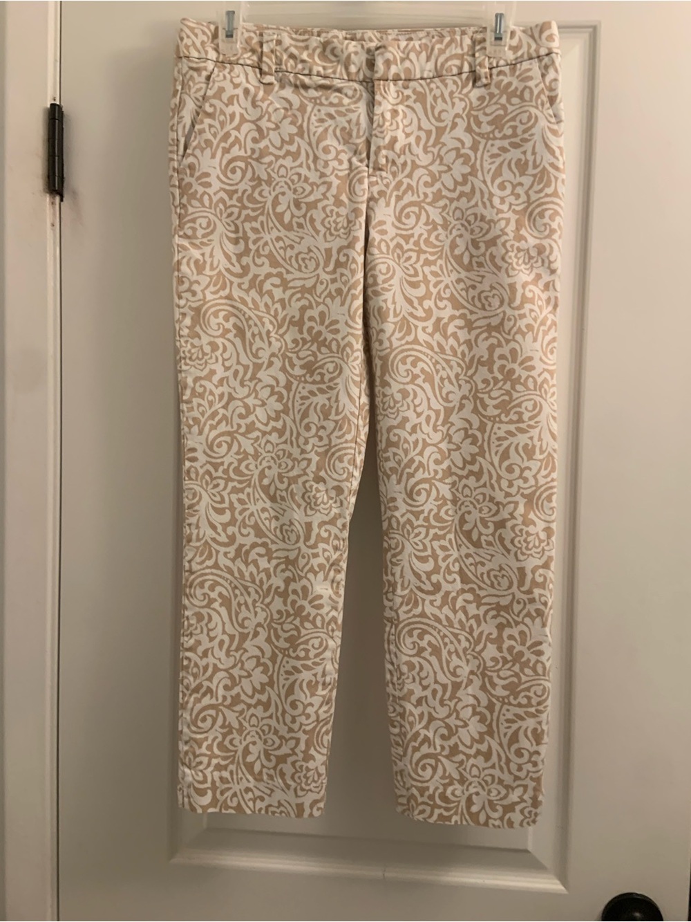Tommy Hilfiger Cream & Beige Patterned Capris